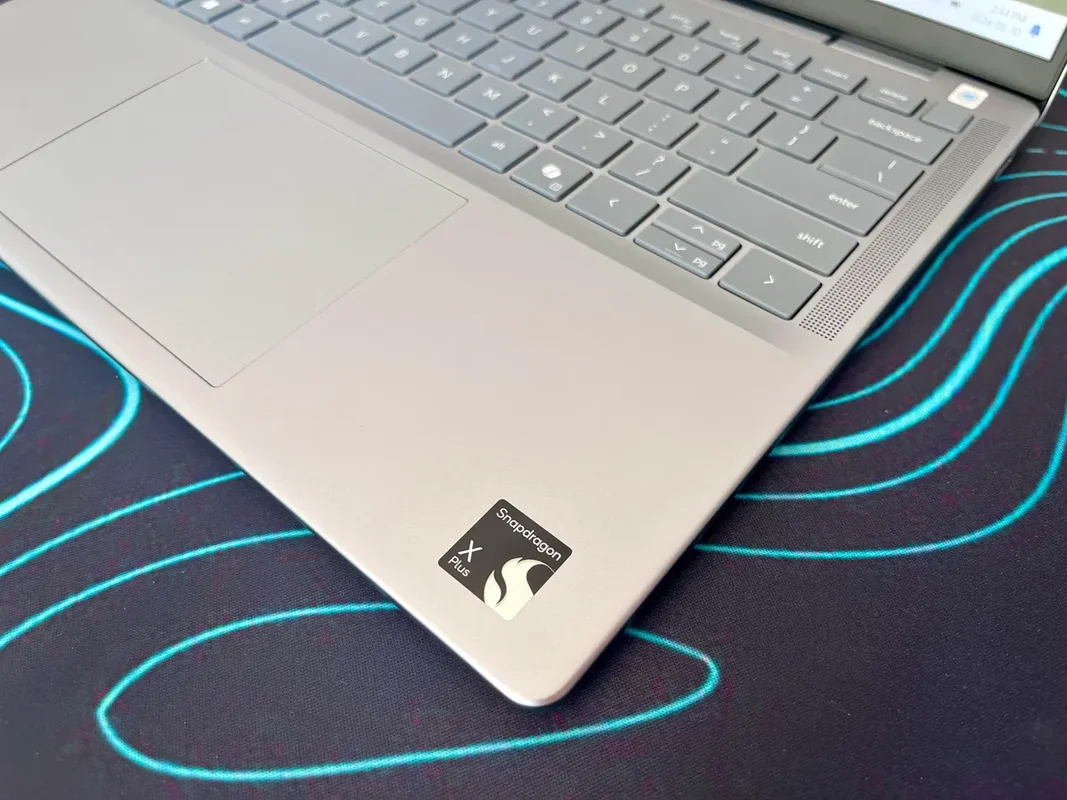 Side profile of the Dell Inspiron 14 Plus 7441