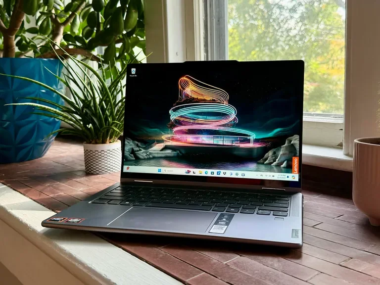 Lenovo Yoga 7 14 Gen 9 in laptop mode