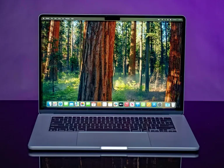 Side profile of the M4 MacBook Air showing its thin design