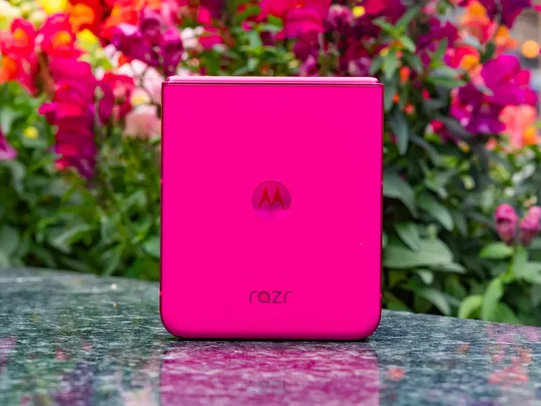 Motorola Razr Ultra open and showing the main screen