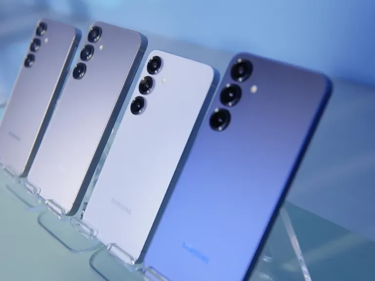 Samsung Galaxy S25 Plus camera detail