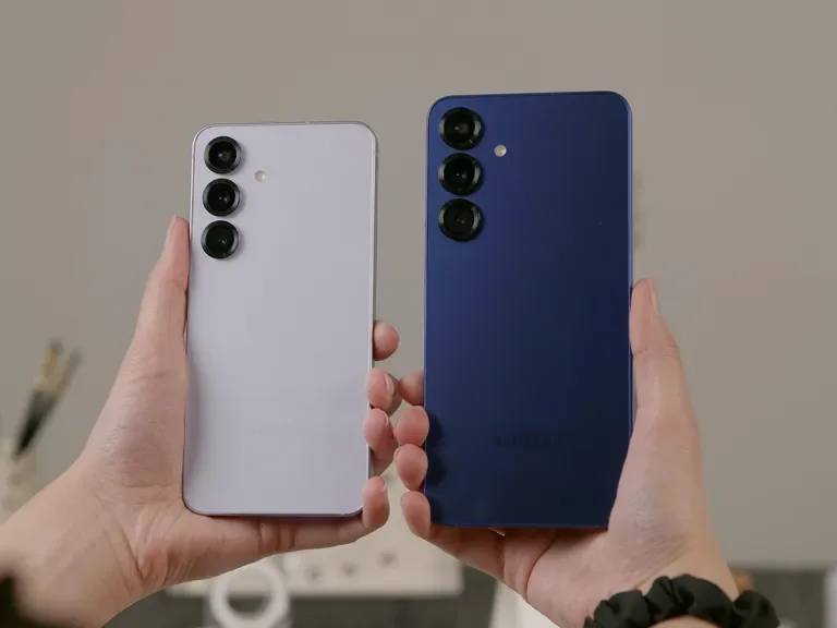 Samsung Galaxy S25 in a user's hand